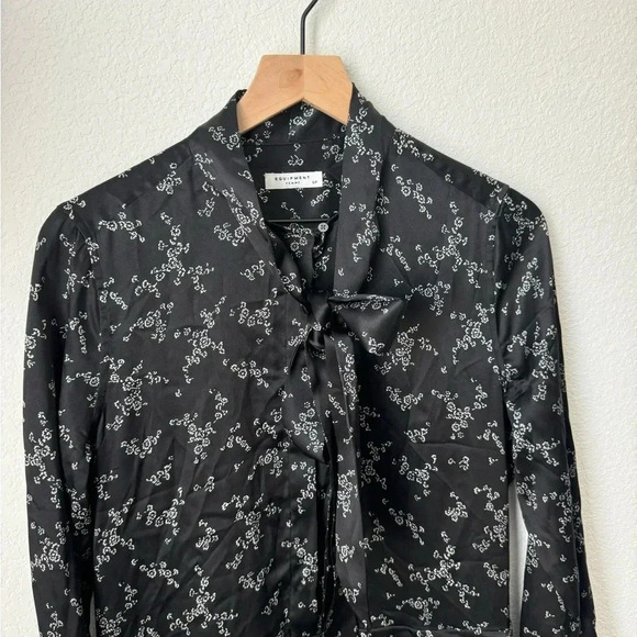 Equipment Natalia Tie Neck 100% Silk Black/White Floral Whimsical Tiered Dress - Picture 6 of 10